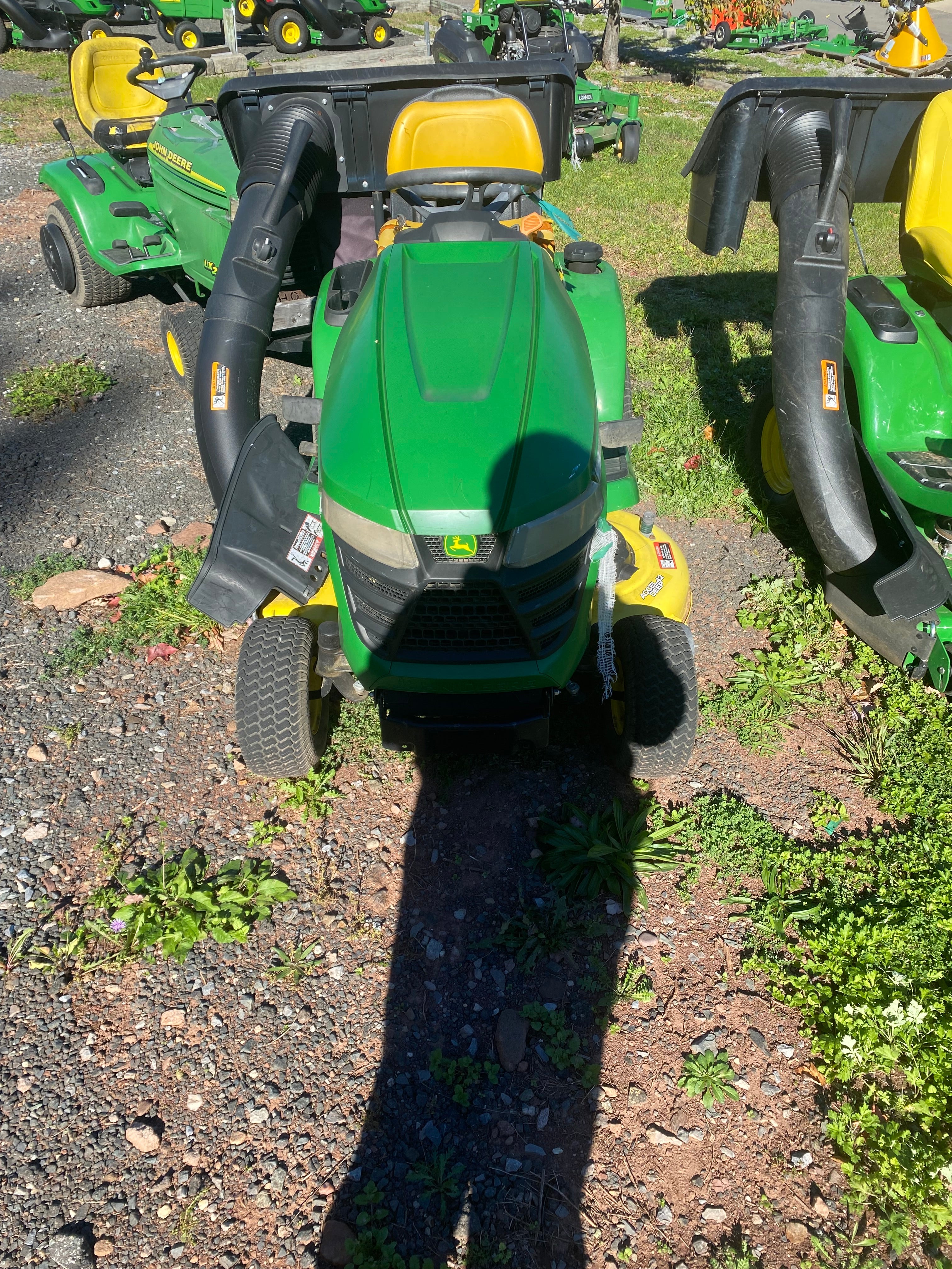 USED JOHN DEERE X330 TRACTOR W/ 42" DECK