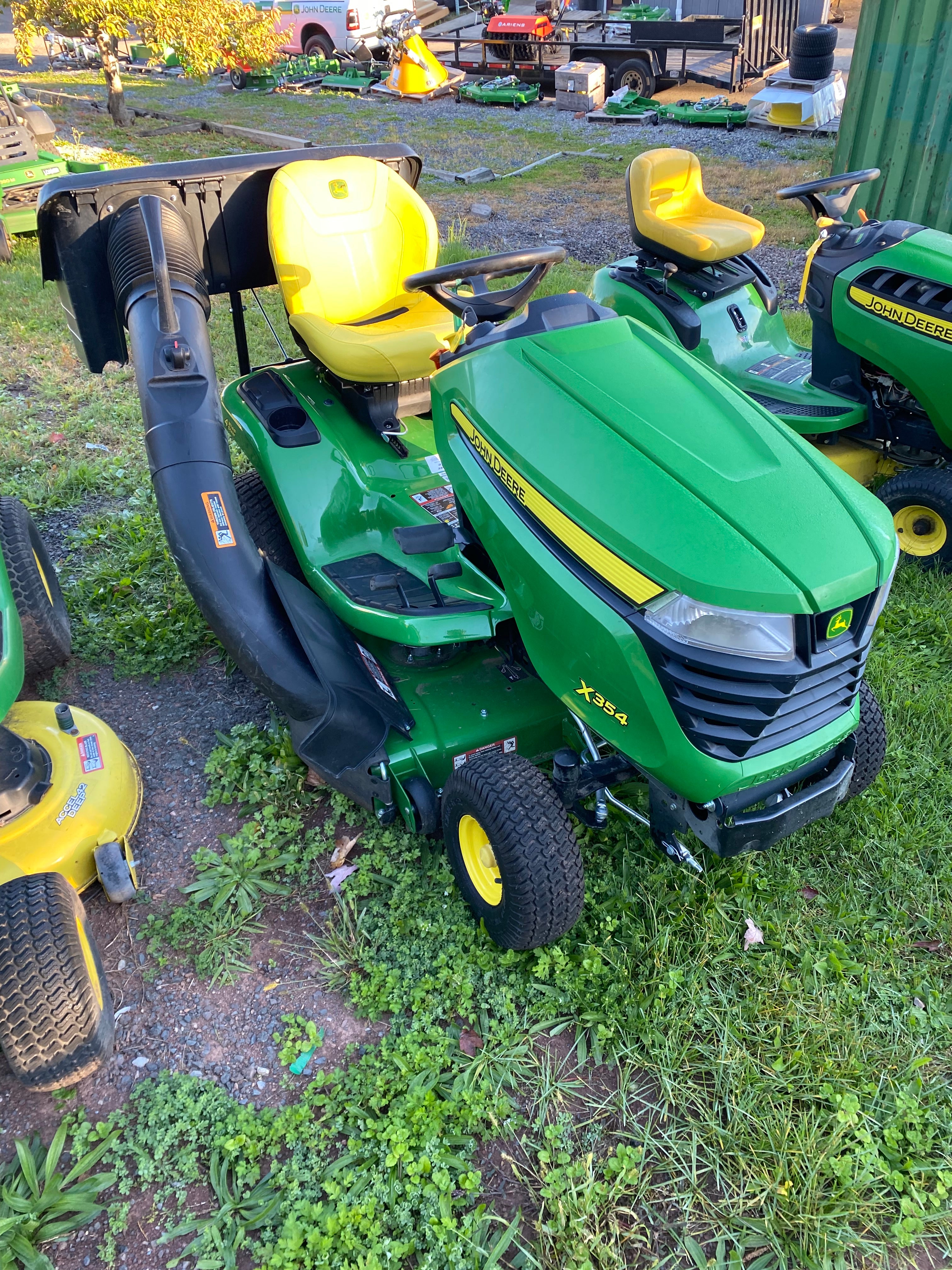 USED - JOHN DEERE X354 TRACTOR W/ 42" DECK & MCS