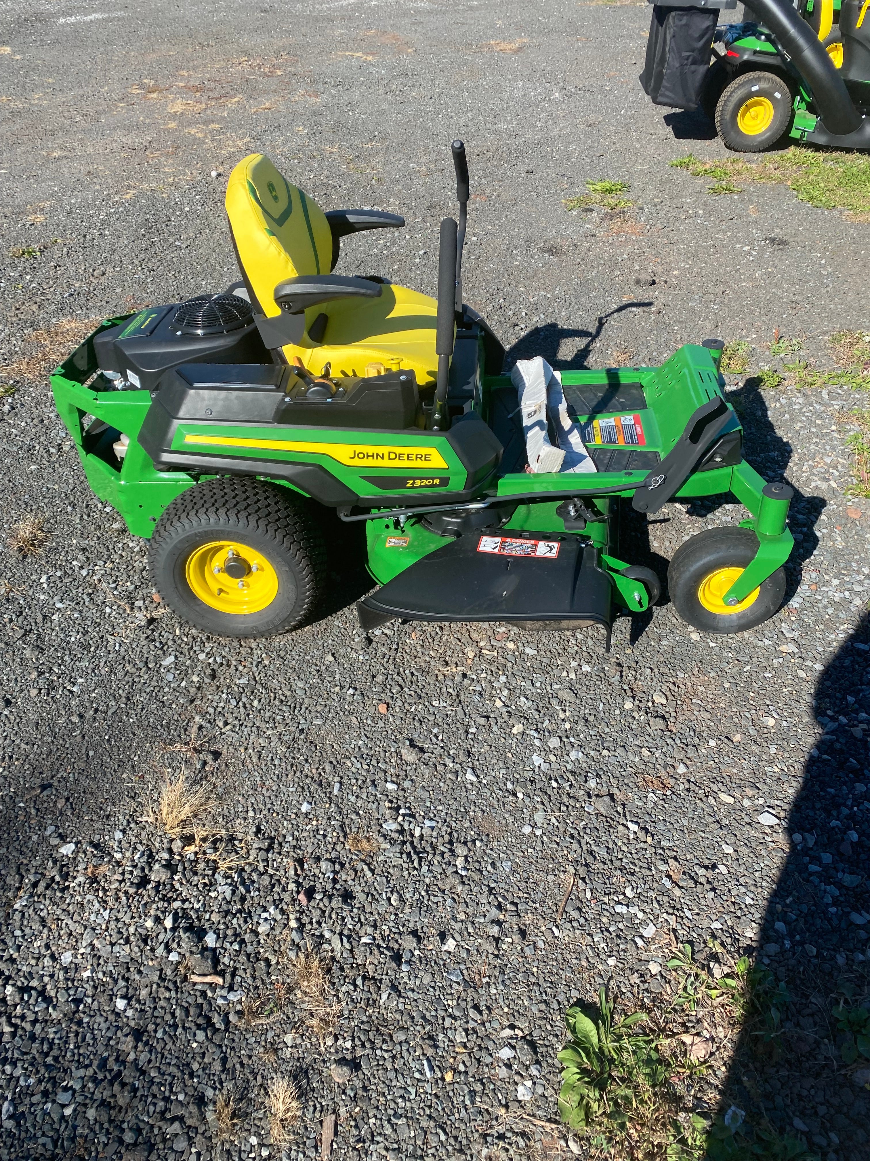 used JOHN DEERE Z320R W/ 42" DECK and mulch control kit