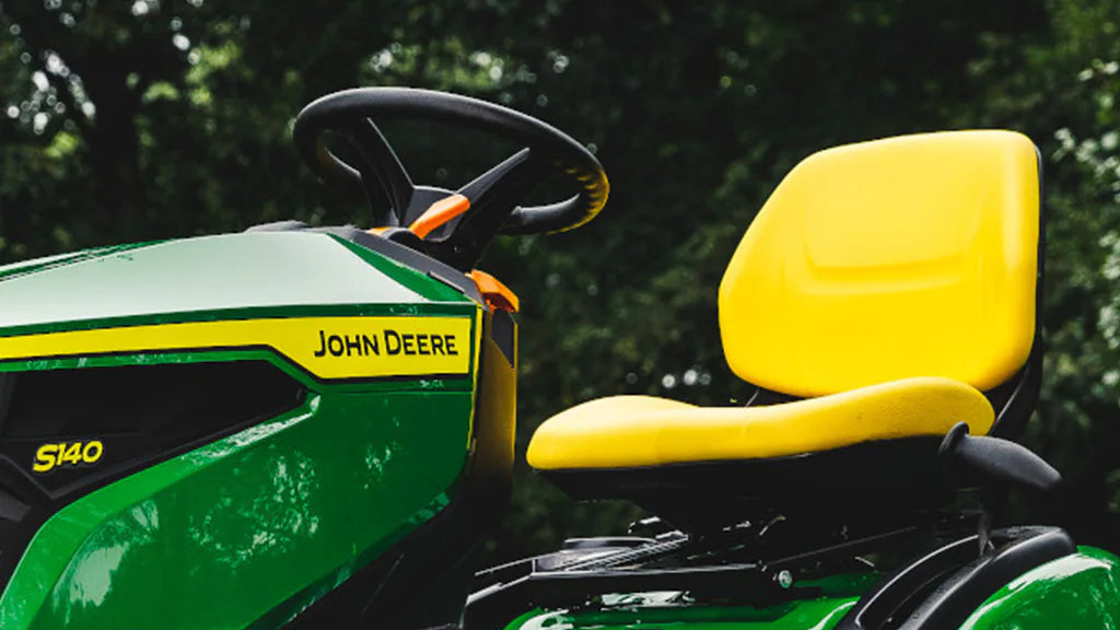 John Deere S130 42 Inch Lawn Tractor