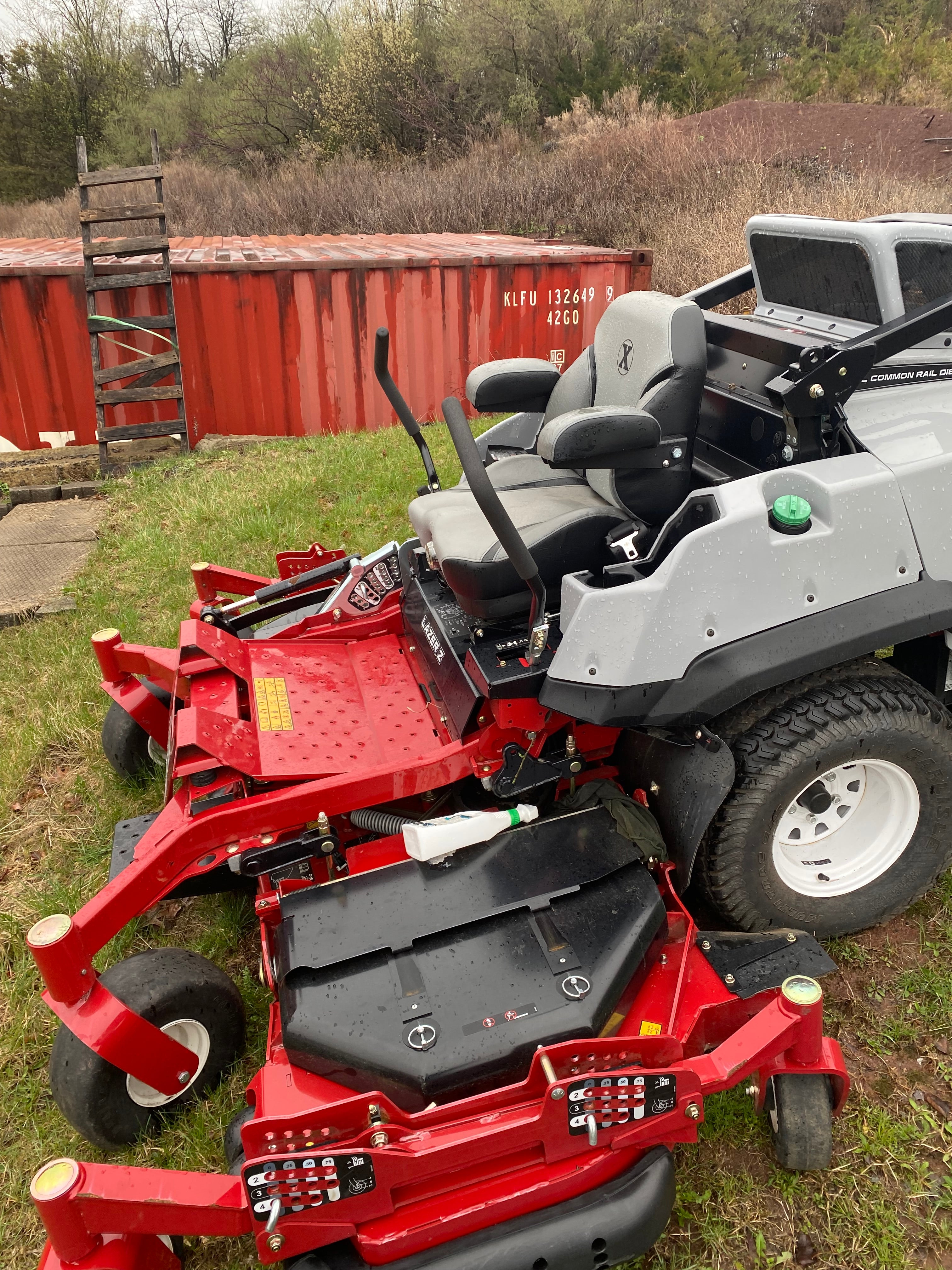 Lazer Z Diesel with 37 HP** Yanmar 3TNV88C Diesel Engine and 96" UltraCut Rear Discharge Deck *DEMO UNIT*