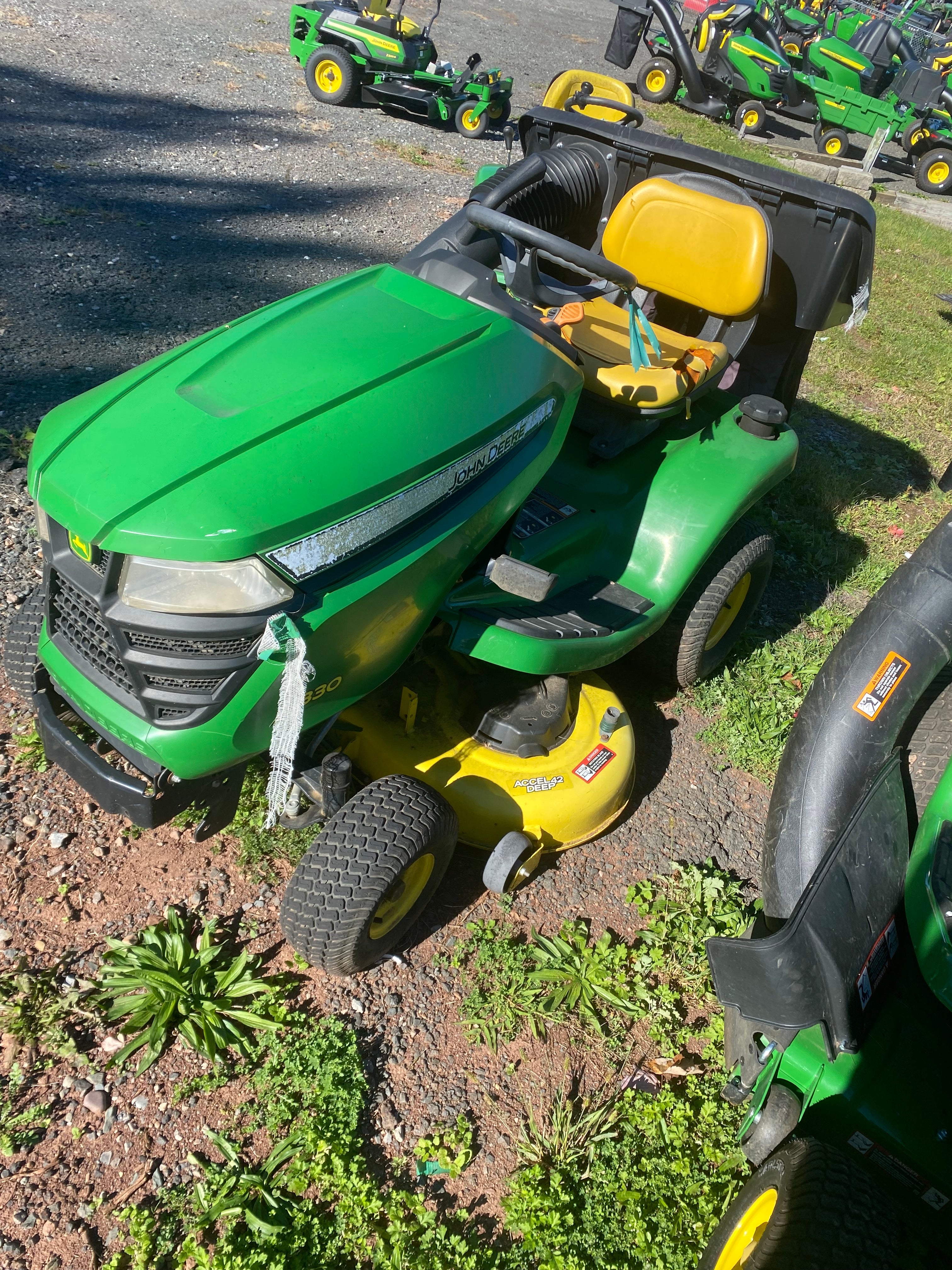 USED JOHN DEERE X330 TRACTOR W/ 42" DECK