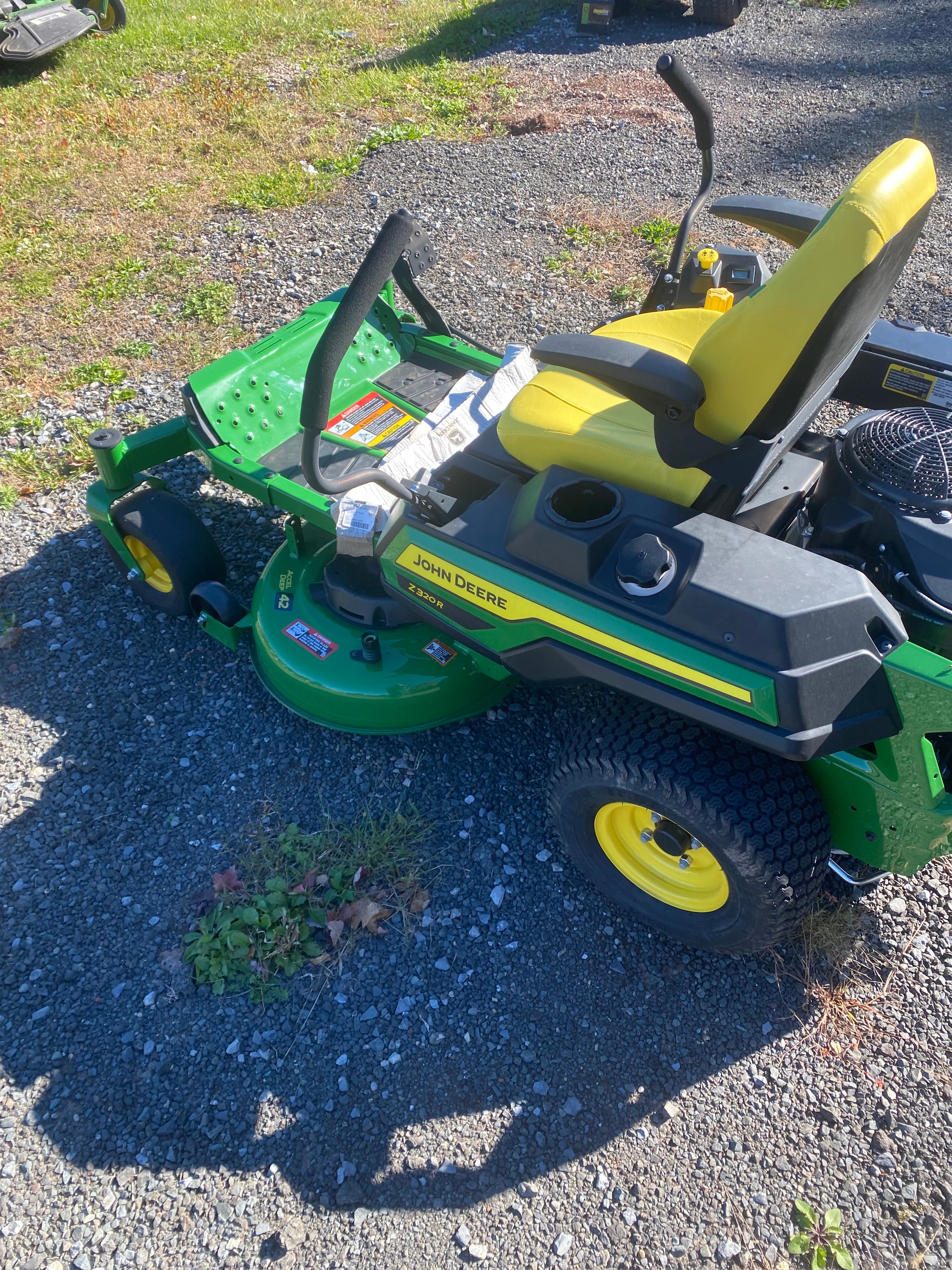 used JOHN DEERE Z320R W/ 42" DECK and mulch control kit